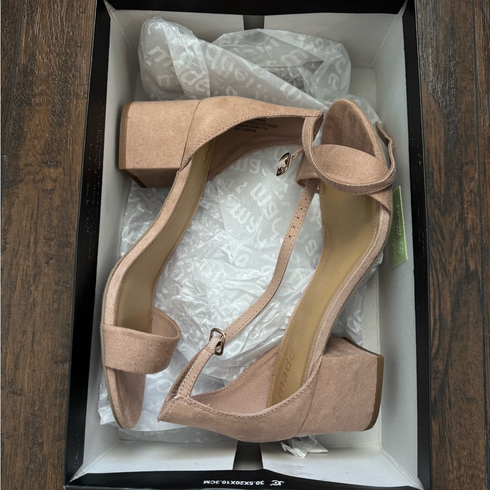 Chic Tan Block Heel Sandals